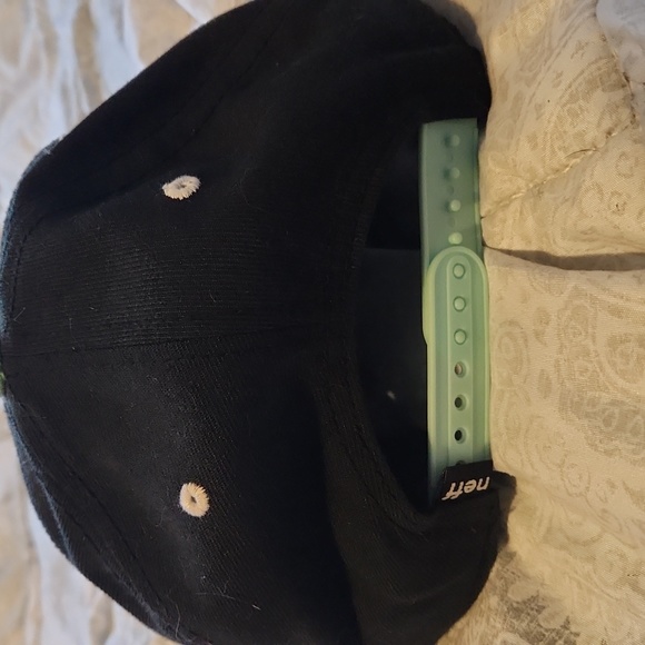 Neff Embroidered Snapback Hat - Picture 2 of 3